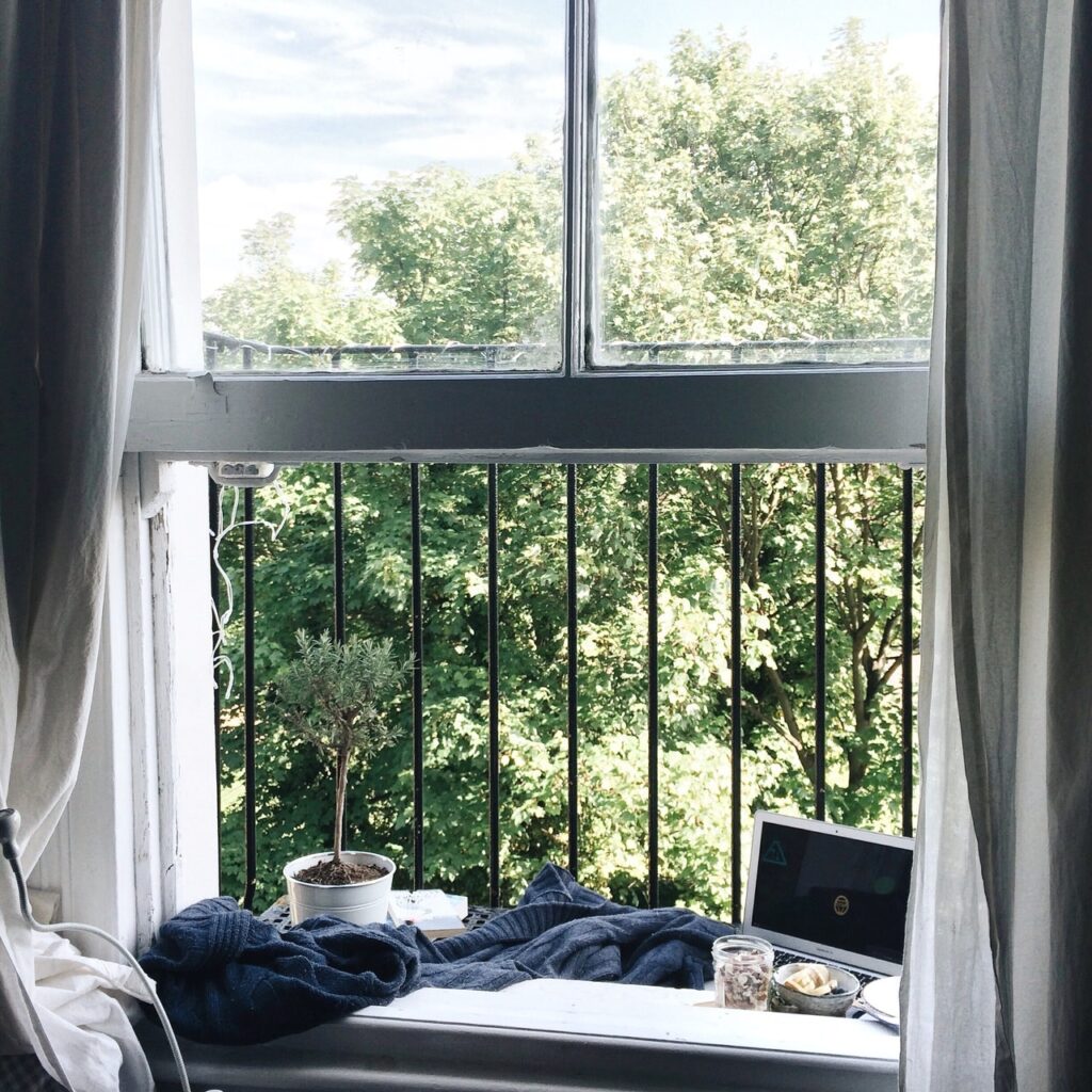 energy-efficient replacement windows-vinyl replacement windows-double-pane windows-why replace your windows